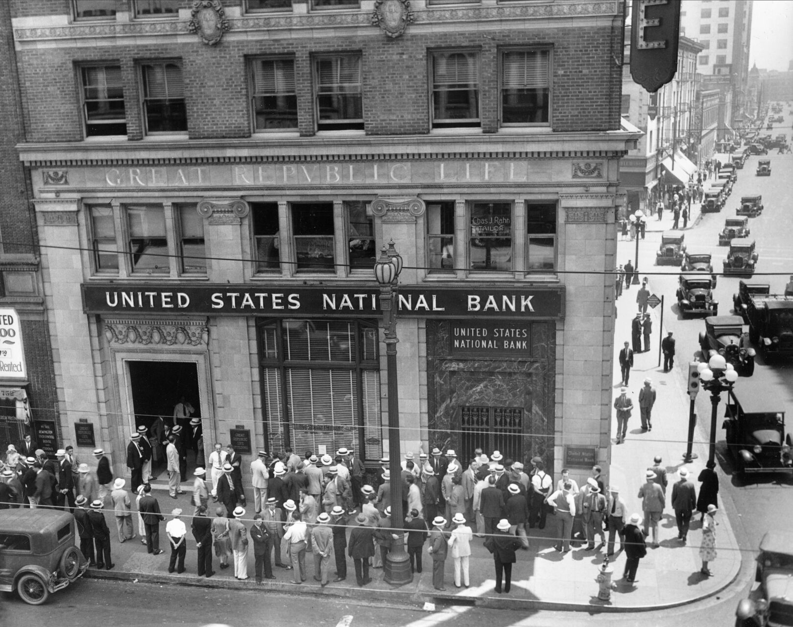1914: Federal Reserve Banks